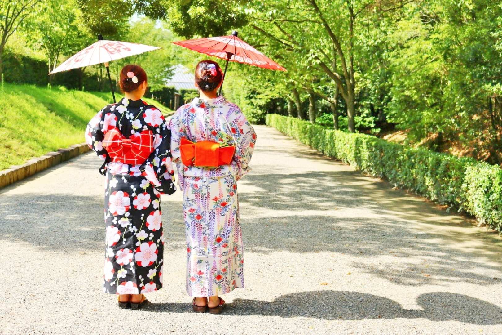 Kimono rental Experience in Shikoku: Wandering in Ritsurin Garden