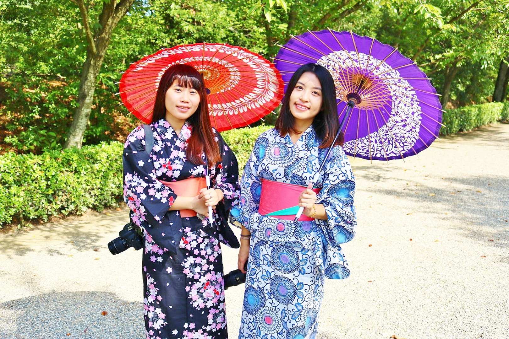 Kimono rental Experience in Shikoku: Wandering in Ritsurin Garden
