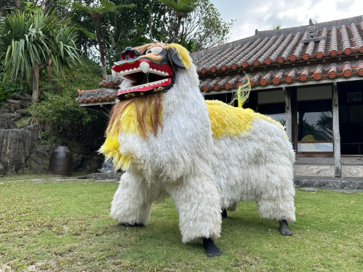 A food and entertainment experience plan (Lion dance) that lets you feel like the aristocrats of the Ryukyu era