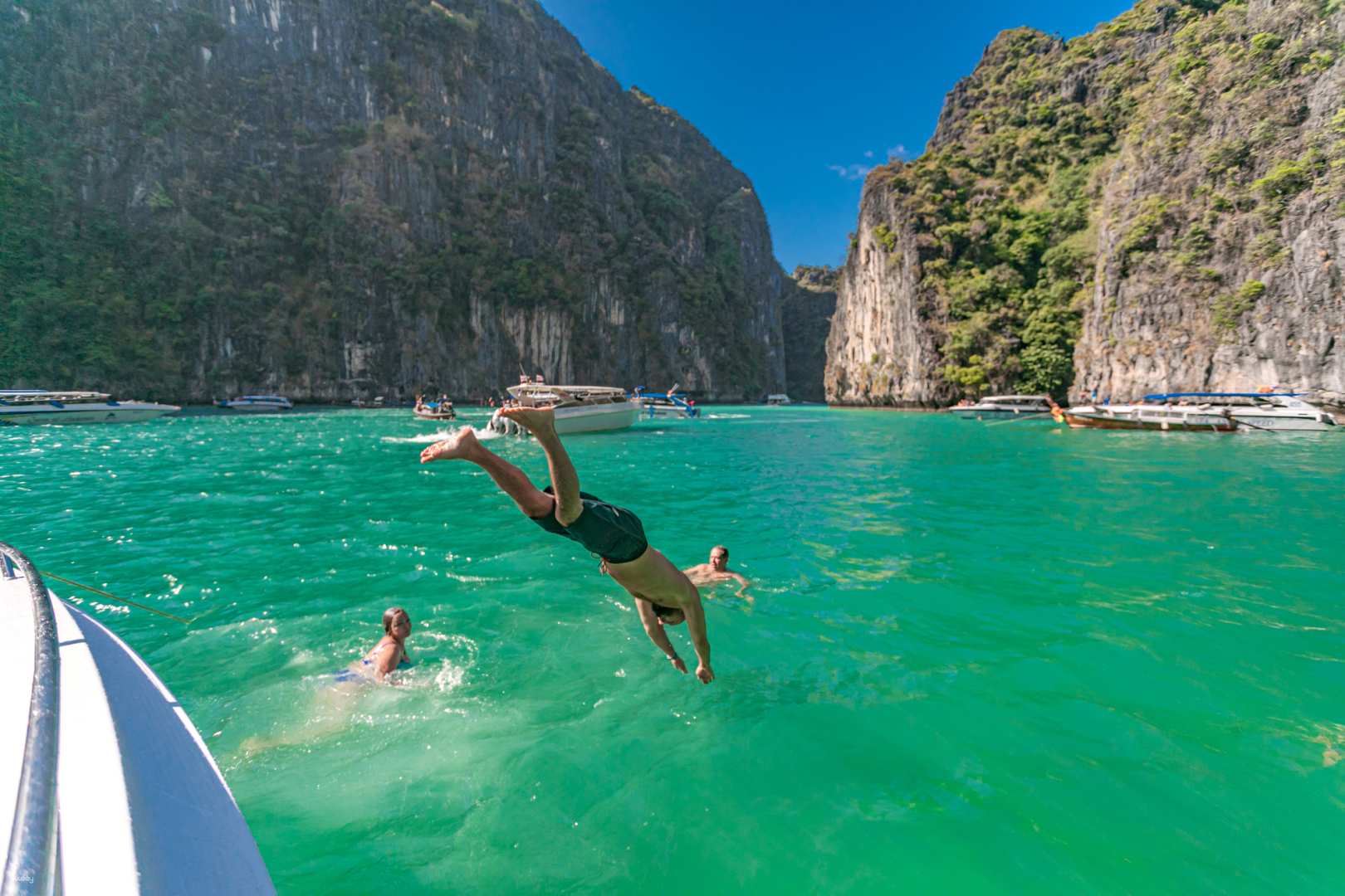 Full Day Phi Phi and James Bond Islands Explore with Canoe by Speed Catamaran from Phuket | Thailand