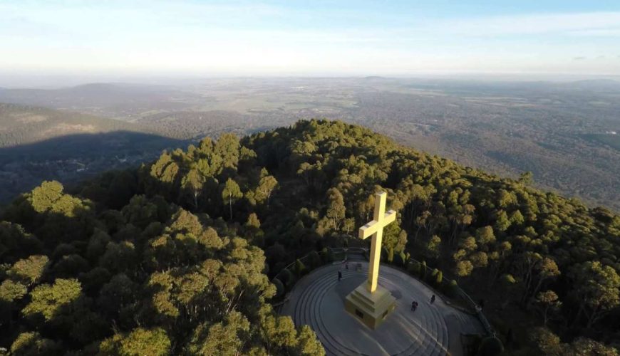 [Melbourne Maple Leaf Day Tour] Macedonian Maple Leaf + Forest Glade Private Garden + Macedonian Memorial Cross