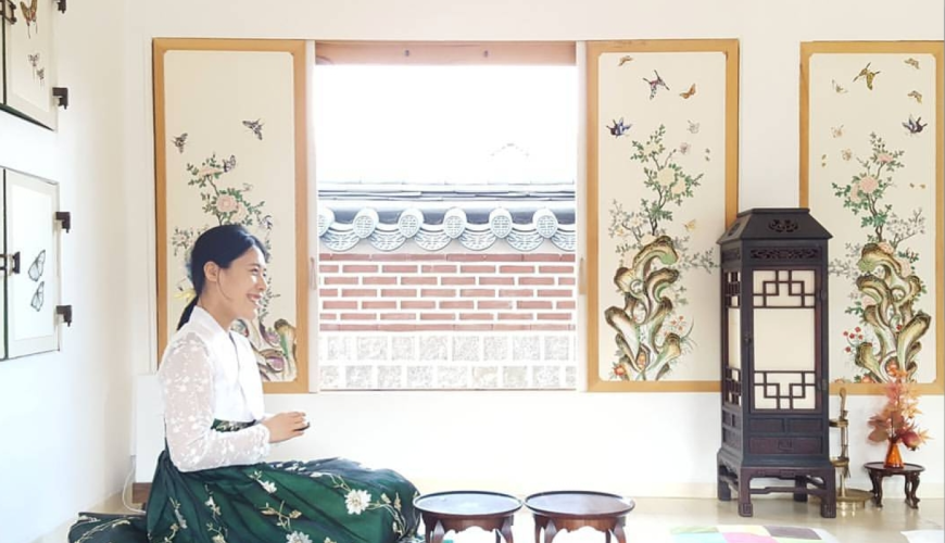 Palace Lady Fox Hanbok | Seoul Gyeongbokgung Hanbok Rental Experience