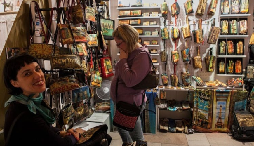 New York holiday markets and Christmas lights tour