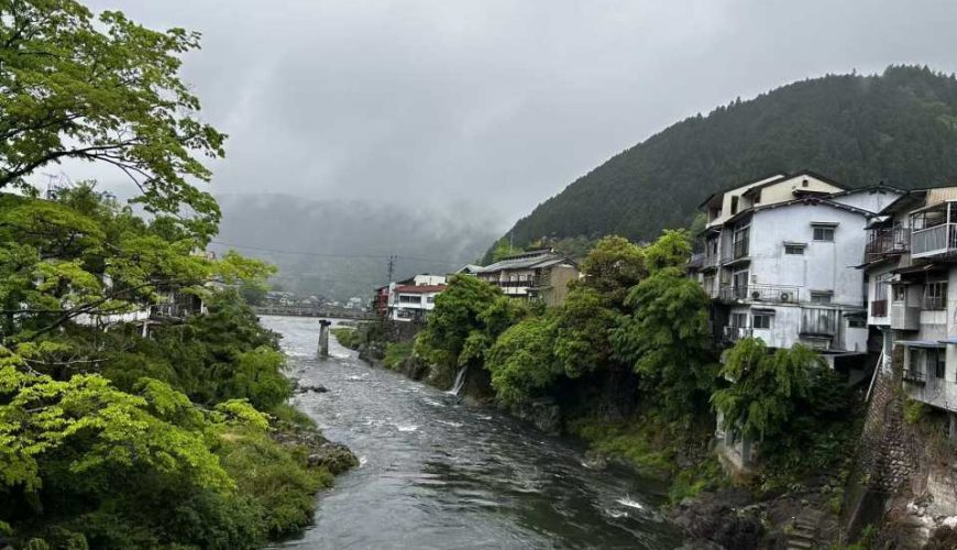 Gujo Hachiman Historic Streets, Muka no Sato Snow Park, and Hot Springs Day Tour | Depart from Nagoya