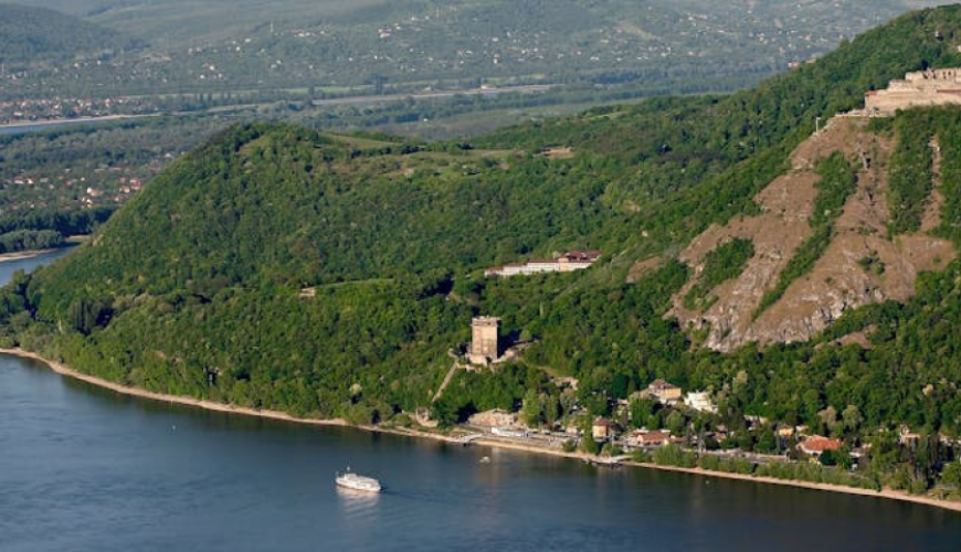 Danube Bend full-day tour with lunch from Budapest