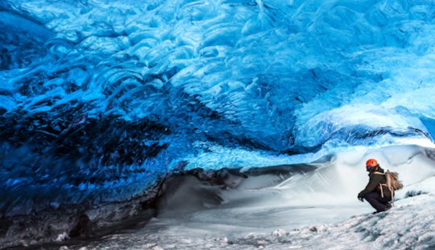 Crystal blue ice cave tour from Jökulsárlón with a super Jeep