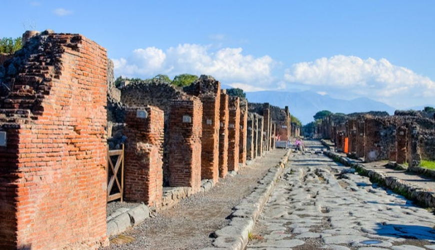 Daily tour to Pompeii with transportation