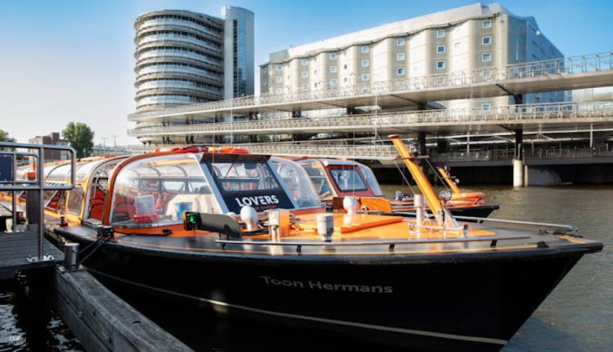 Amsterdam pizza cruise with drinks