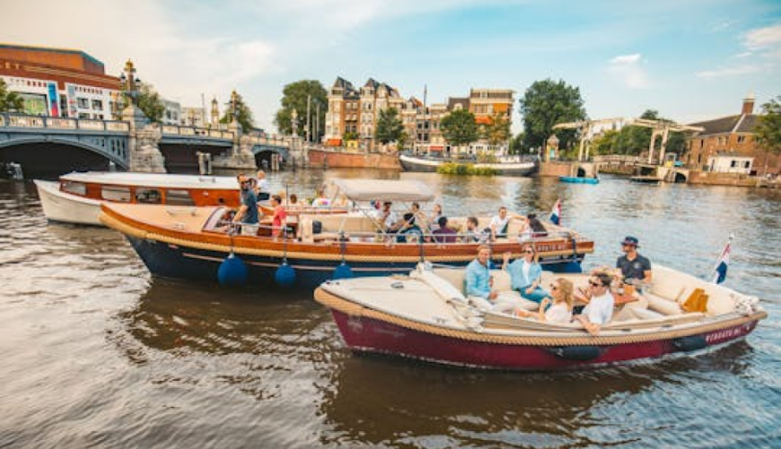 Enchanting and historic landmarks Amsterdam cruise