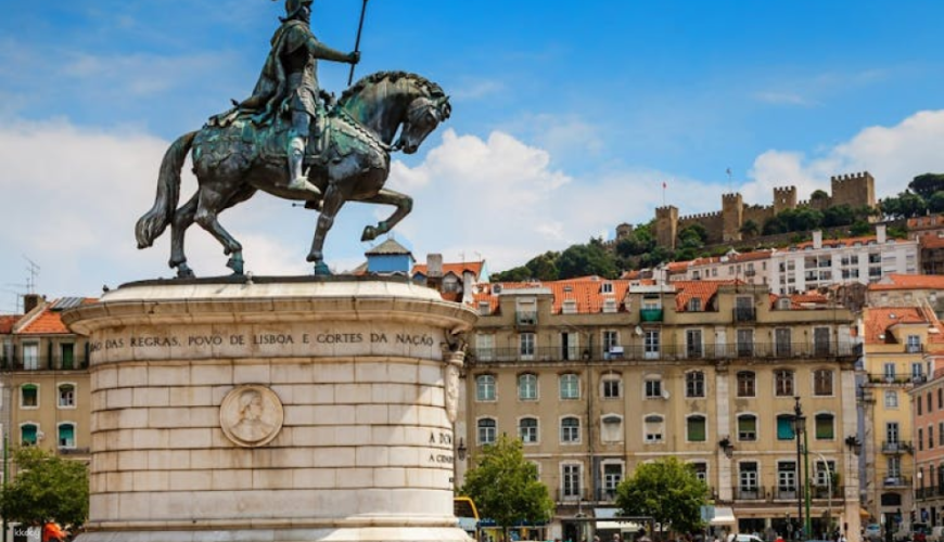 Modern Lisbon bus tour