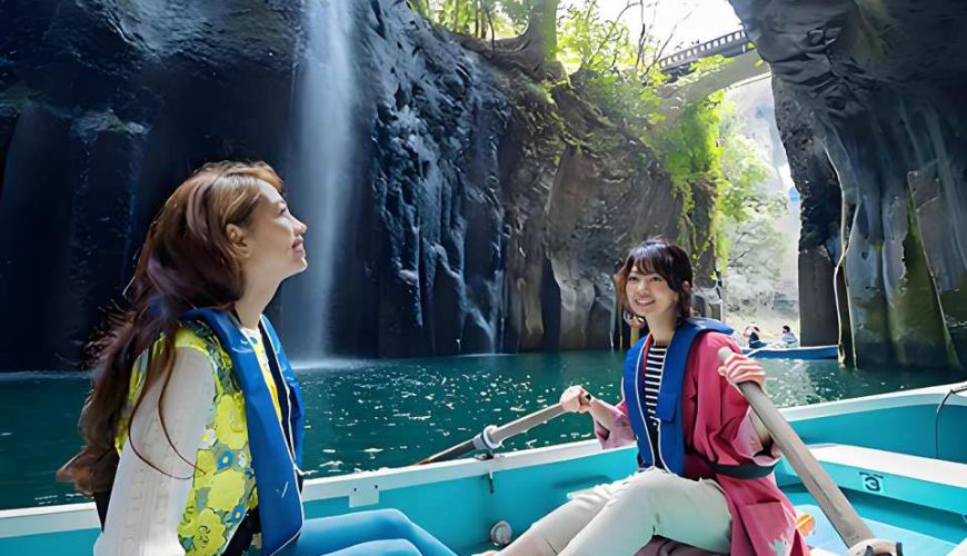 2-Day Kyushu, Japan Tour | Kumamoto Castle, Mount Aso, Kusasenri, Takachiho Gorge, and Amano Iwato Shrine Classic Itinerary | Departs from Fukuoka | No Accommodation