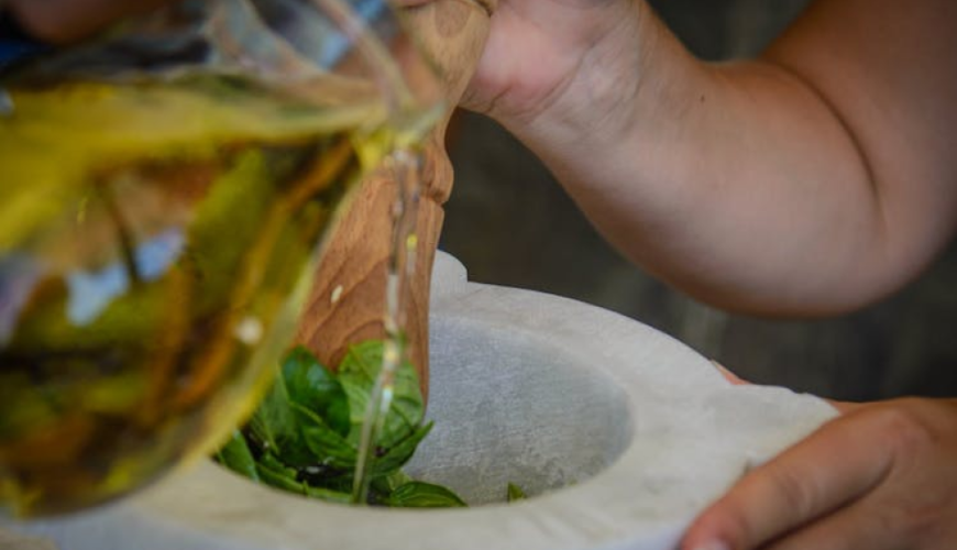 Pesto cooking class in Manarola